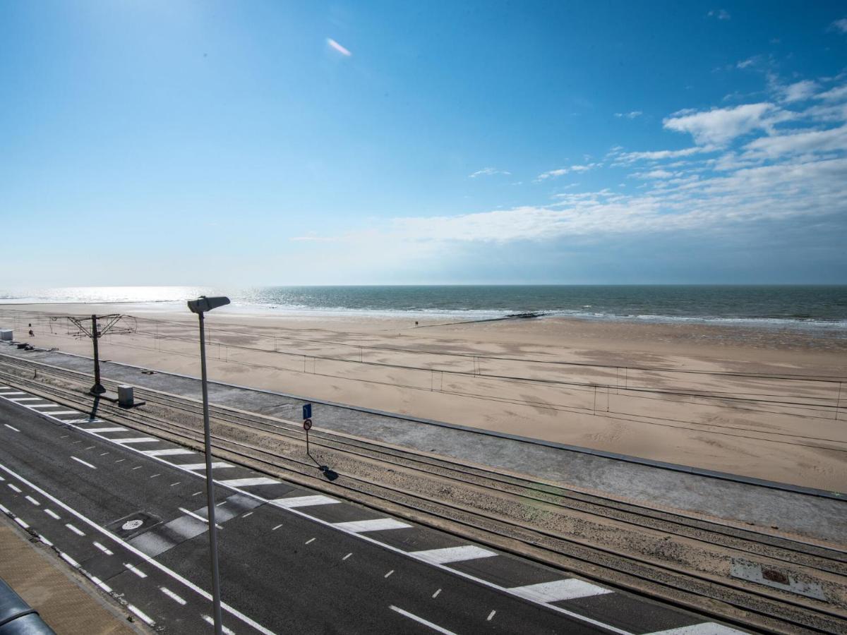 Contemporary Apartment In Oostende With Balcony 外观 照片